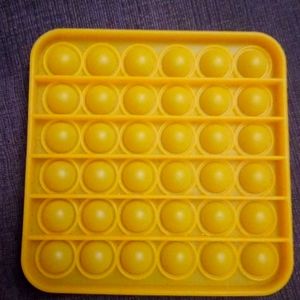 Selling 3 pop its 1 yellow one can and one hard cyan pop it.